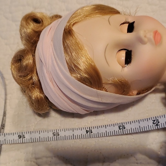 Madame Alexander Martha Randolph #1503 16" Inch Doll with Stand - Picture 10 of 16